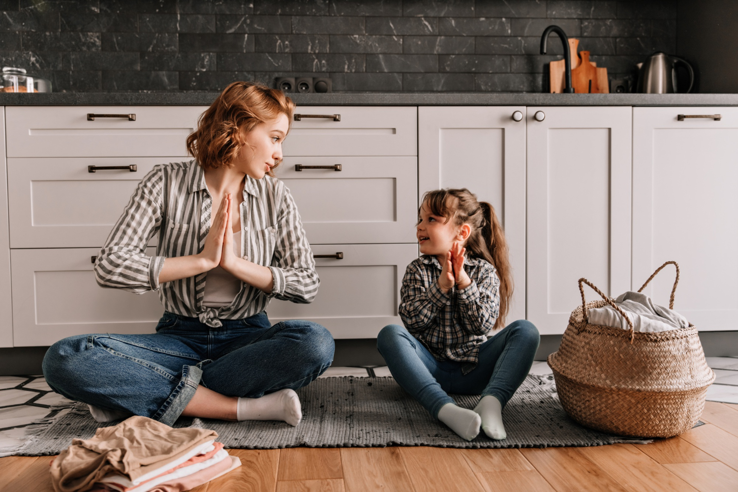 Parent staying calm with children - consistent parenting routines